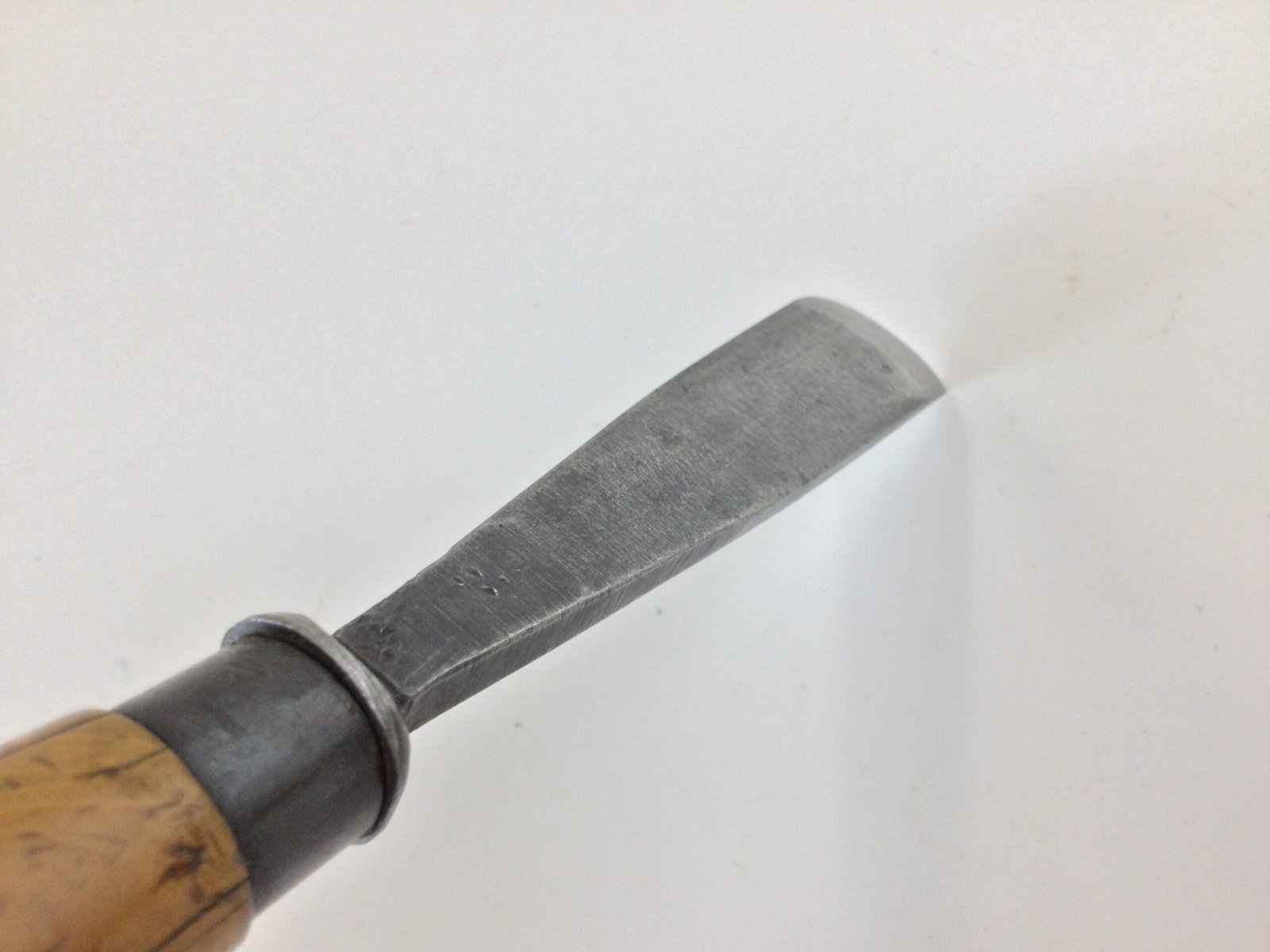 James Howarth 7/8” Alongee Pattern Gouge. (27015) | Old School Tools