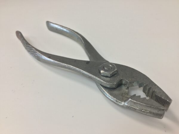 HM Motorcycle Kit 5 1/2” Pliers. (23641)
