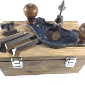 RECORD No: 71.1/2 Closed Throat Router Plane. (42340)