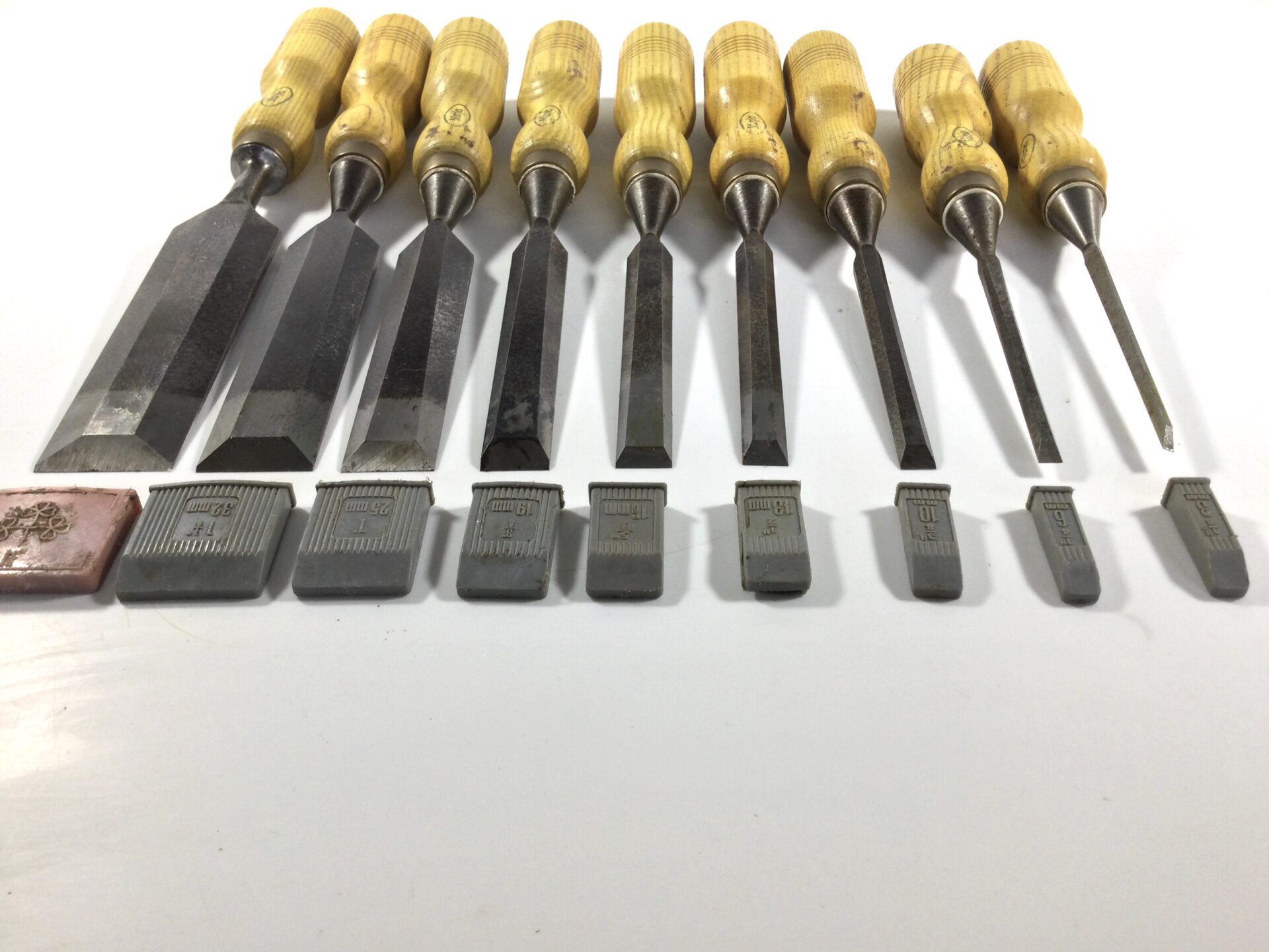 Set of 9 MARPLES Bevel Edge Chisels with Ash Handles. (42124). - Image 2