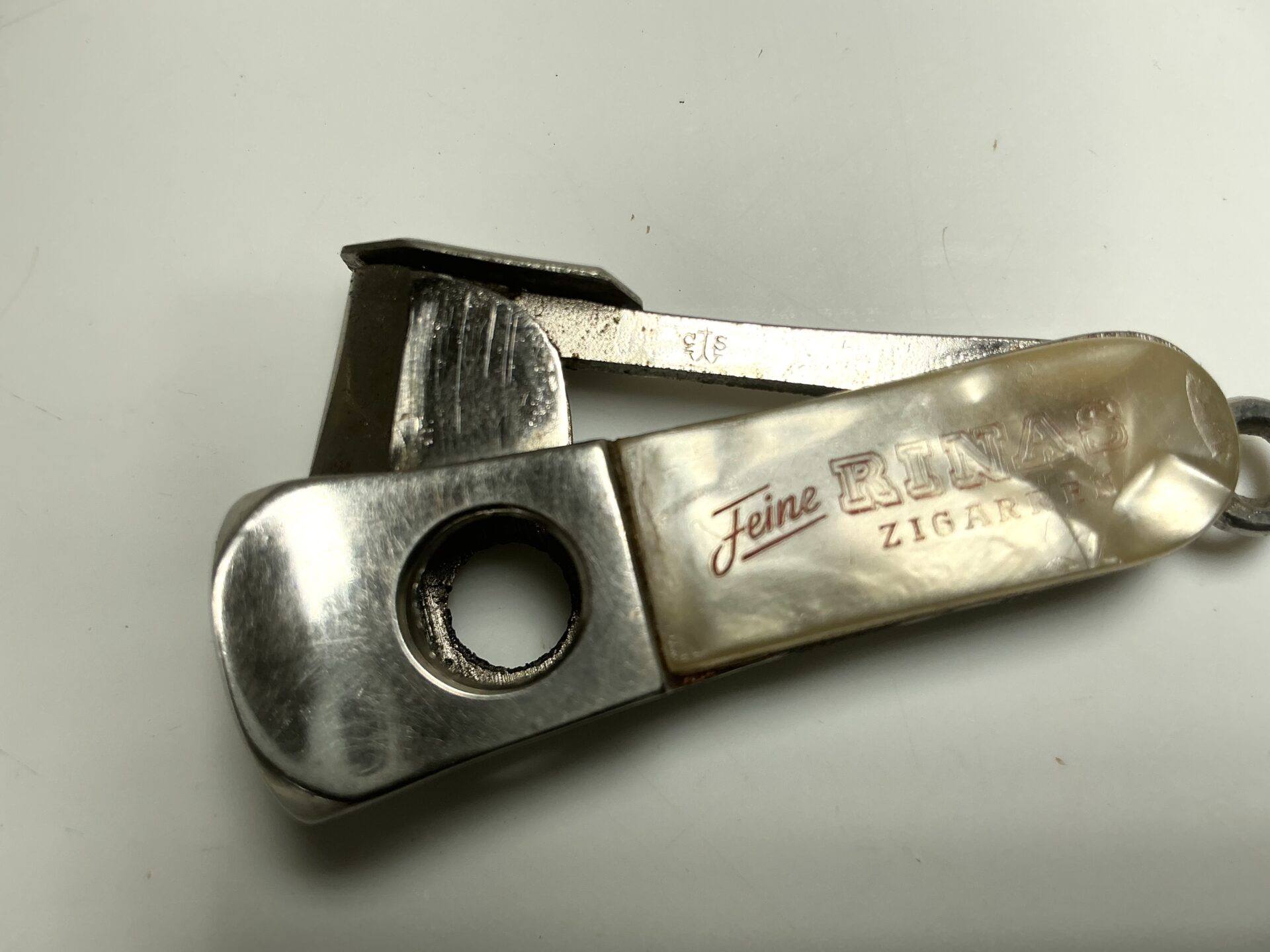Vintage Feine RINAS ZIGARREN cutter. (42909) - Image 2