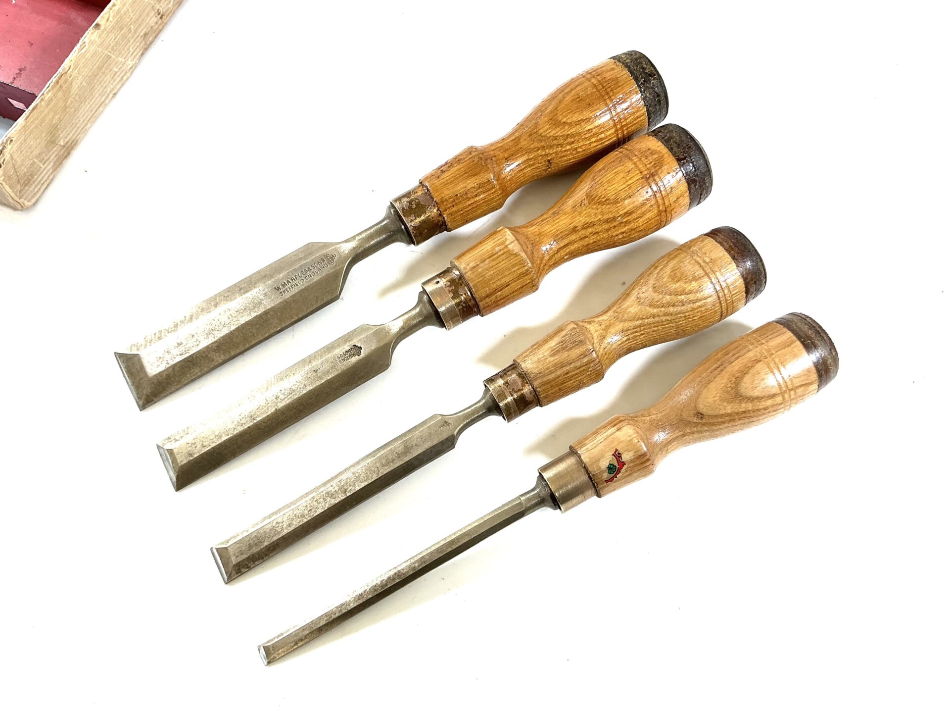 Rare & early boxed set of MARPLES bevel edge firmer chisels. (43411) - Image 5