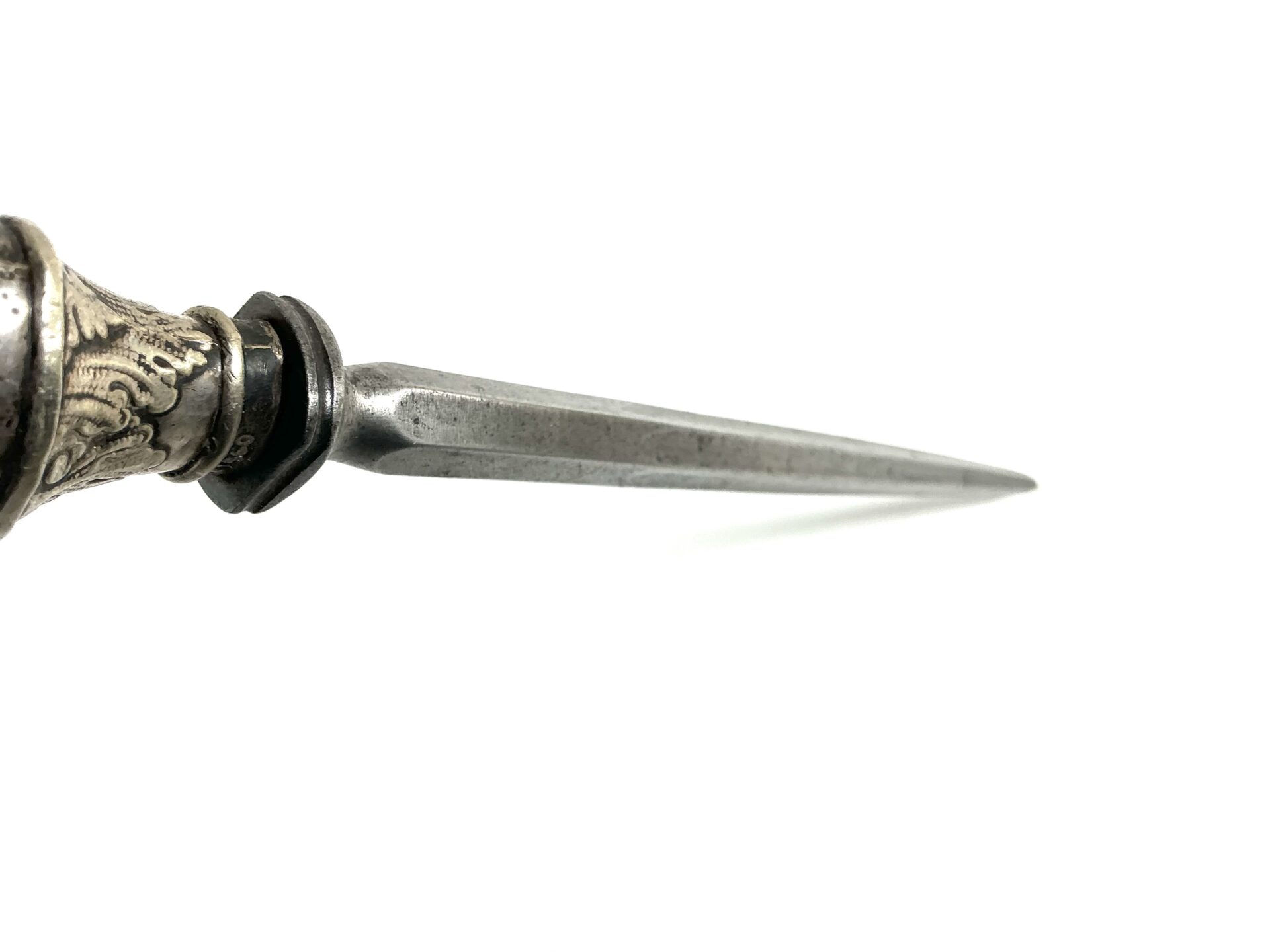 Vintage Hexagonal Cast Steel Butchers Steel, Horn Handle. (43582) - Image 4
