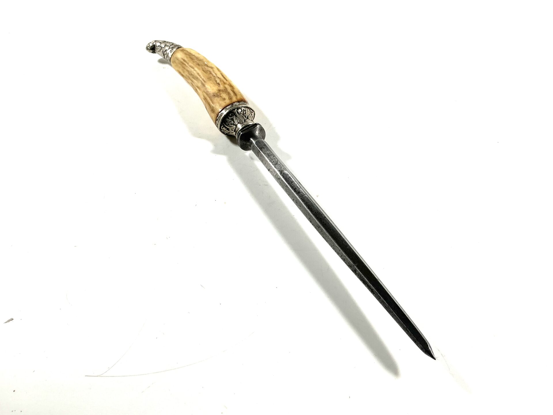 Vintage Hexagonal Cast Steel Butchers Steel, Horn Handle. (43582) - Image 7
